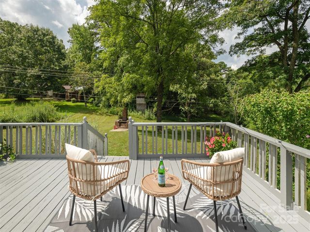 1323 Locust Grove Road, Hendersonville, NC 28792