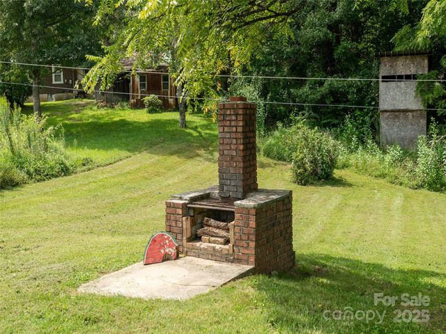 1323 Locust Grove Road, Hendersonville, NC 28792