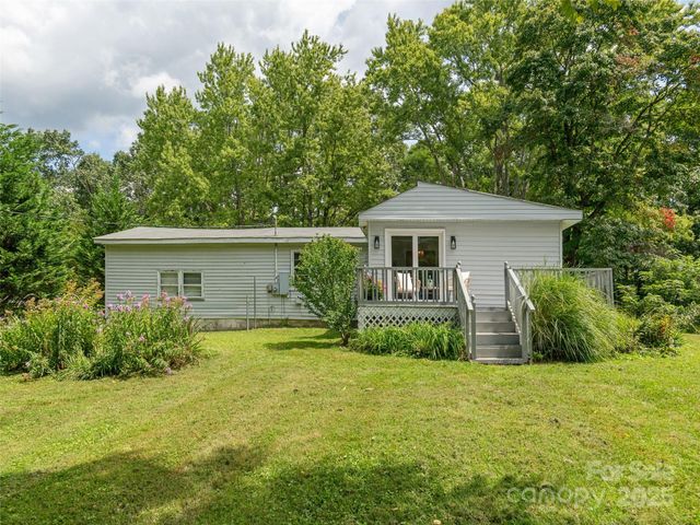 1323 Locust Grove Road, Hendersonville, NC 28792