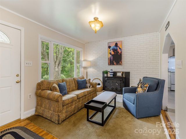 1323 Locust Grove Road, Hendersonville, NC 28792