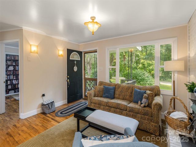 1323 Locust Grove Road, Hendersonville, NC 28792