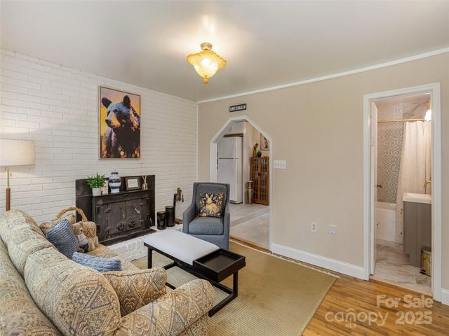 1323 Locust Grove Road, Hendersonville, NC 28792