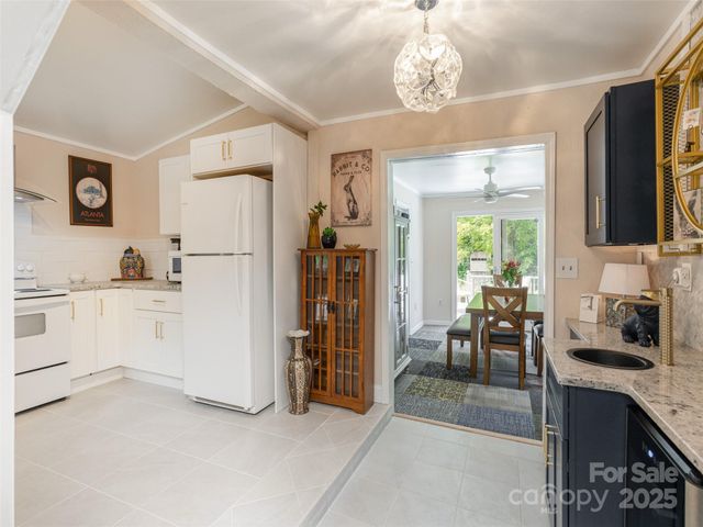 1323 Locust Grove Road, Hendersonville, NC 28792