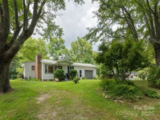 1323 Locust Grove Road, Hendersonville, NC 28792