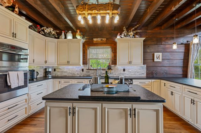 4818 Ensor Hollow Rd, Buffalo Valley, TN 38548