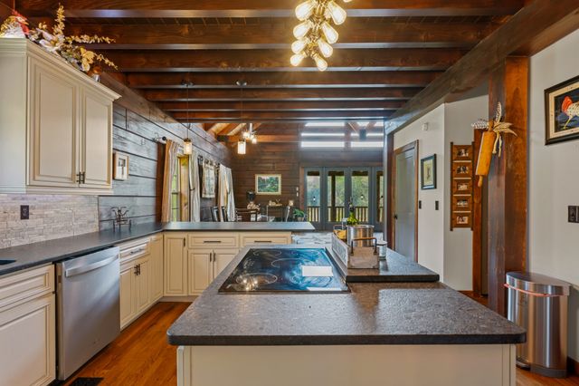 4818 Ensor Hollow Rd, Buffalo Valley, TN 38548
