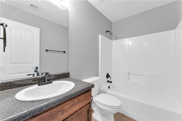 429 E Mccann Road, Rogers, AR 72758