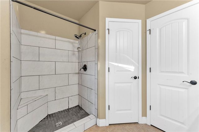 429 E Mccann Road, Rogers, AR 72758