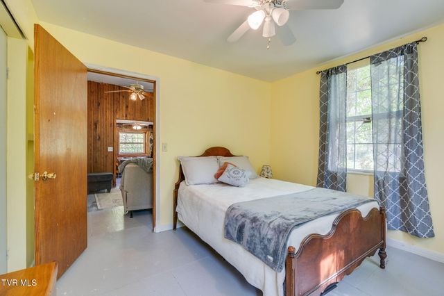 170 Davis Road, Thorn Hill, TN 37881