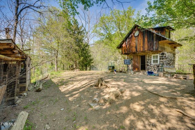 170 Davis Road, Thorn Hill, TN 37881