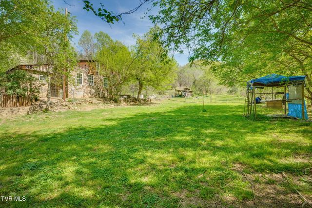 170 Davis Road, Thorn Hill, TN 37881