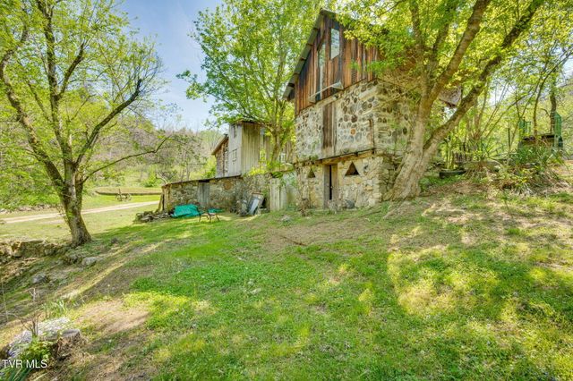 170 Davis Road, Thorn Hill, TN 37881
