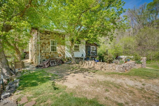 170 Davis Road, Thorn Hill, TN 37881