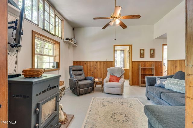 170 Davis Road, Thorn Hill, TN 37881