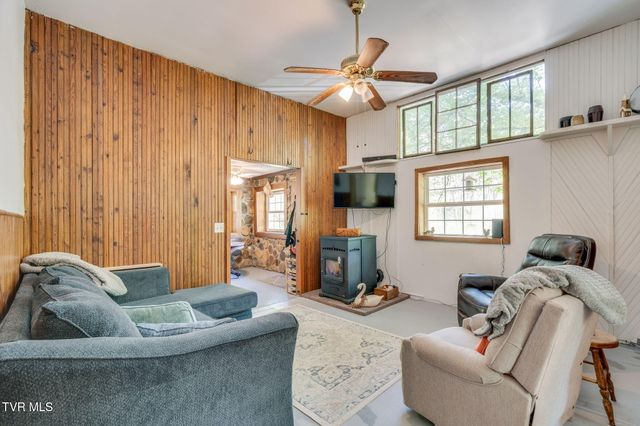 170 Davis Road, Thorn Hill, TN 37881