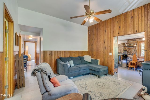 170 Davis Road, Thorn Hill, TN 37881