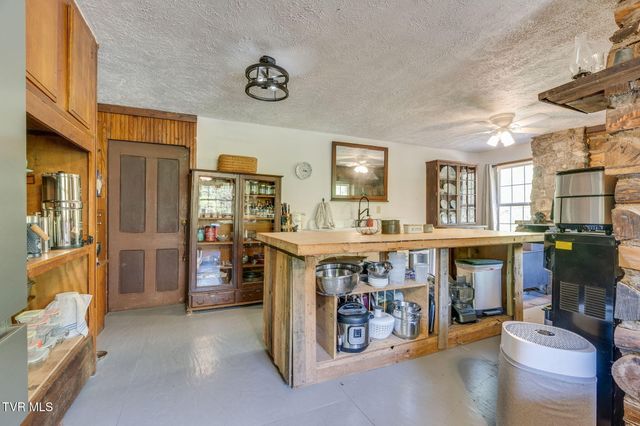 170 Davis Road, Thorn Hill, TN 37881
