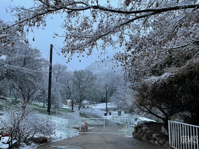 40820 Oak Ridge Drive, Three Rivers, CA 93271