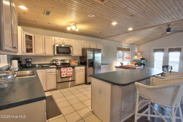 102 S Harbor Drive, Surf City, NC 28445