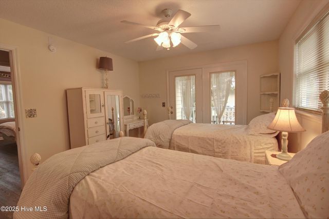 102 S Harbor Drive, Surf City, NC 28445