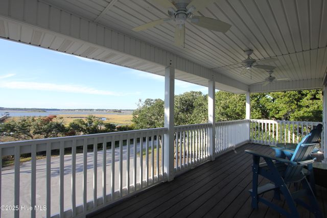102 S Harbor Drive, Surf City, NC 28445