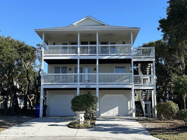 102 S Harbor Drive, Surf City, NC 28445