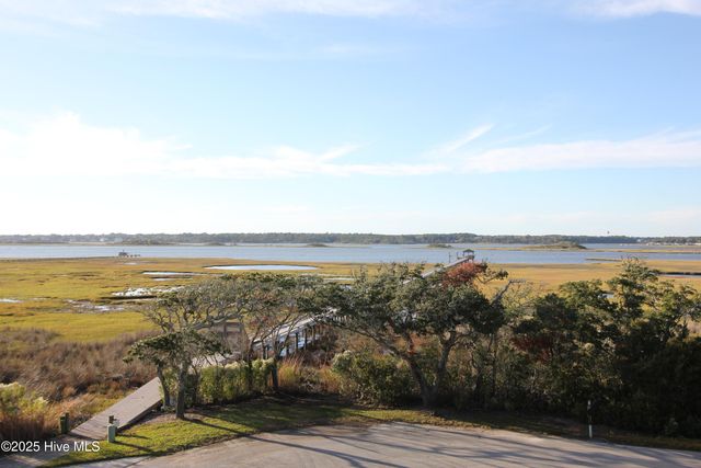 102 S Harbor Drive, Surf City, NC 28445