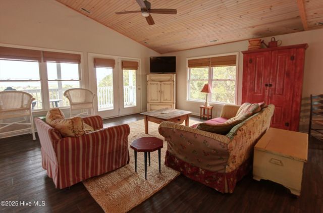 102 S Harbor Drive, Surf City, NC 28445