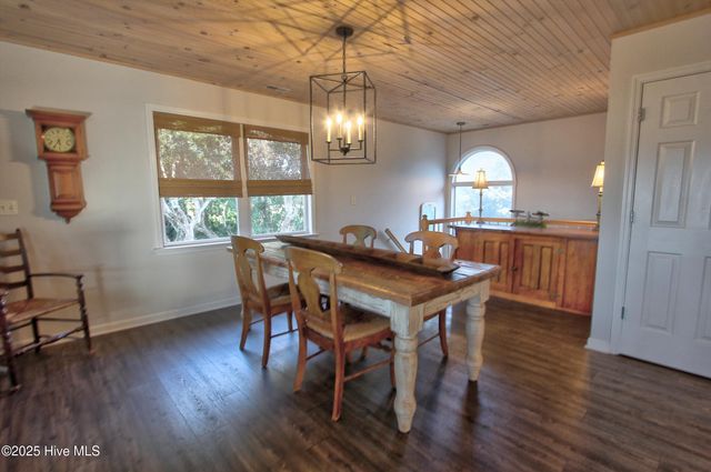 102 S Harbor Drive, Surf City, NC 28445