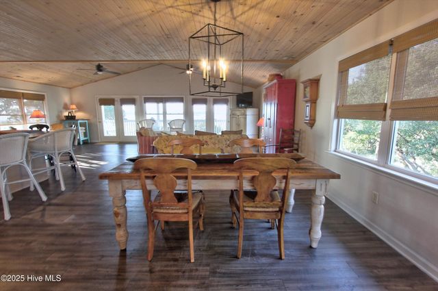 102 S Harbor Drive, Surf City, NC 28445