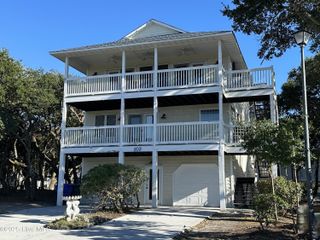 102 S Harbor Drive, Surf City, NC 28445