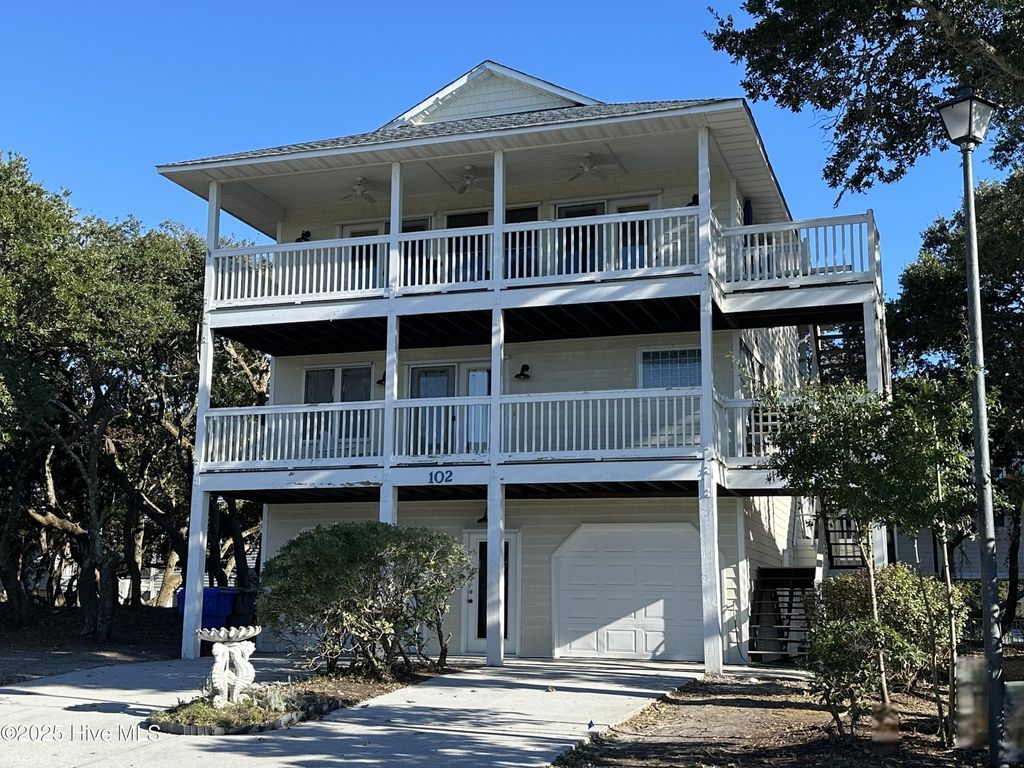 102 S Harbor Drive, Surf City, NC 28445