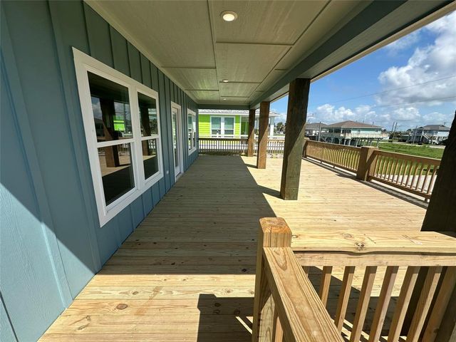 969 Bahama Road, Crystal Beach, TX 77650