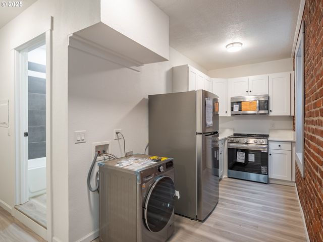 708 N KILLINGSWORTH St 3, Portland, OR 97217