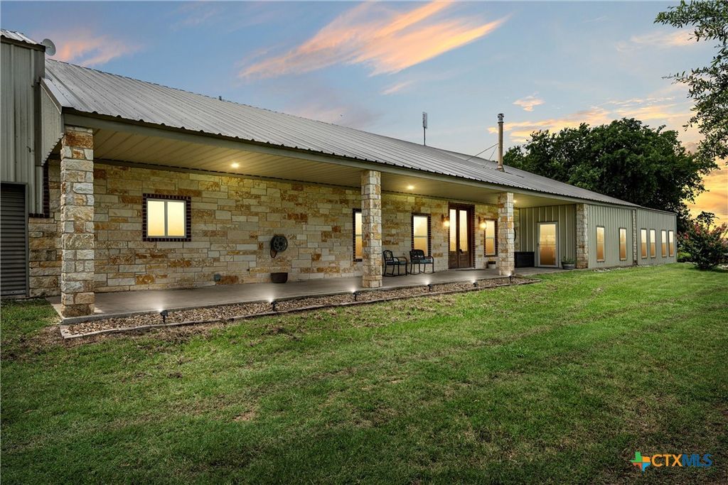 139 COUNTY ROAD 376, Lott, TX 76656