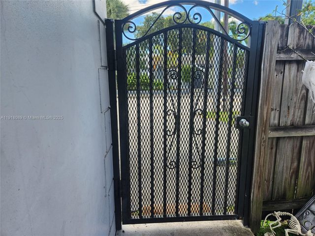 210 SW 8th Ave 1-3, Fort Lauderdale, FL 33316