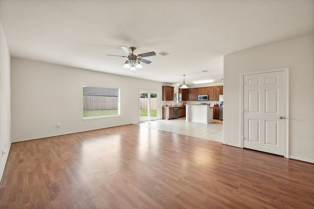 921 Winged Foot, Corsicana, TX 75110