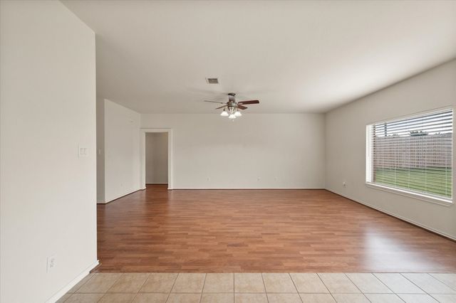 921 Winged Foot, Corsicana, TX 75110