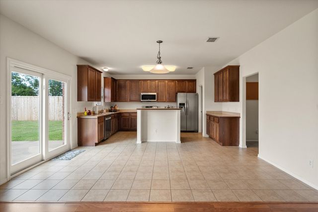 921 Winged Foot, Corsicana, TX 75110