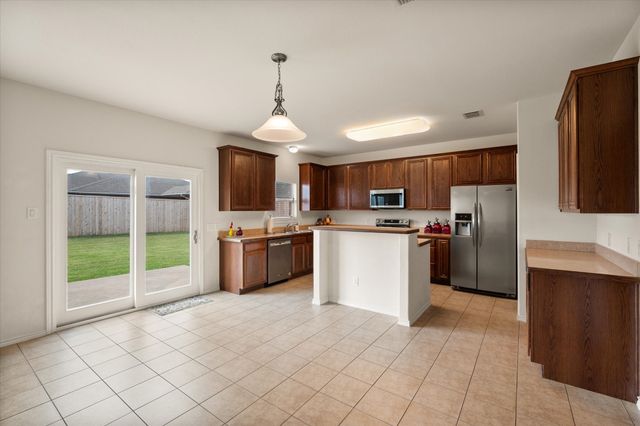 921 Winged Foot, Corsicana, TX 75110