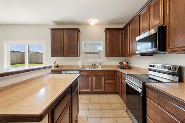 921 Winged Foot, Corsicana, TX 75110