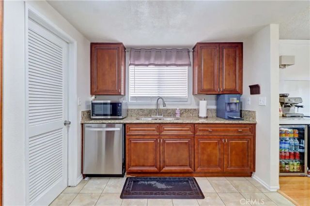 1902 W Westwind, Colton, CA 92324