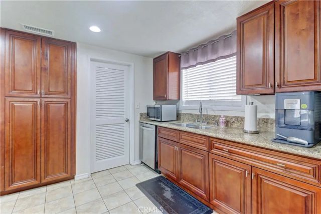 1902 W Westwind, Colton, CA 92324