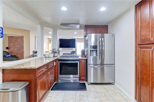 1902 W Westwind, Colton, CA 92324