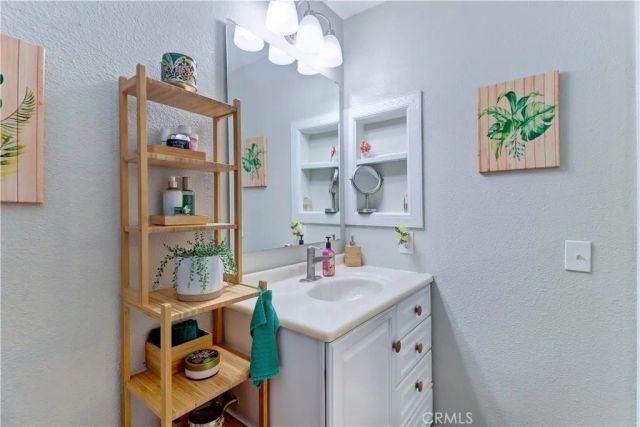 1902 W Westwind, Colton, CA 92324