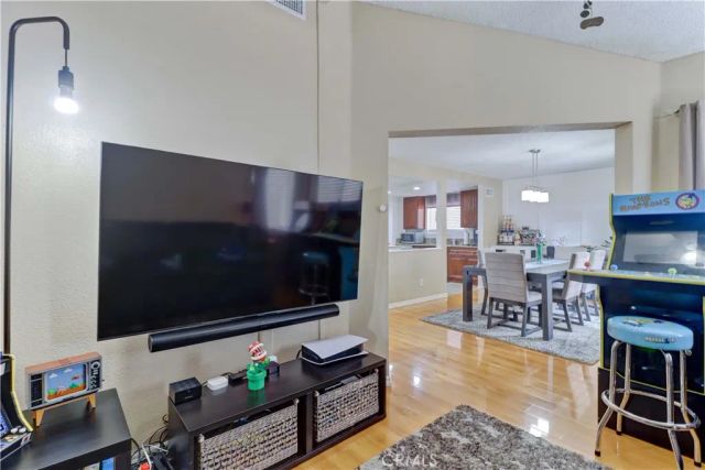 1902 W Westwind, Colton, CA 92324