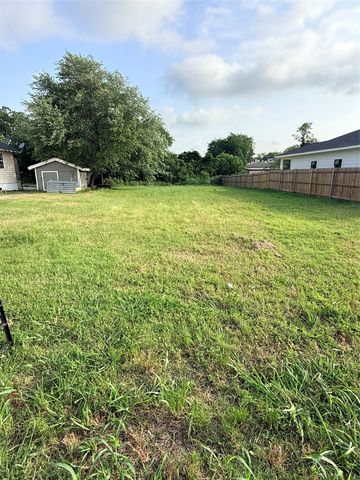 3936 Lee Street, Greenville, TX 75401
