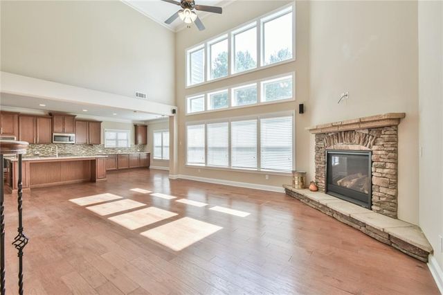 580 La Perla Drive, Sugar Hill, GA 30518