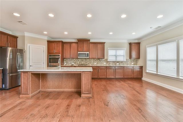 580 La Perla Drive, Sugar Hill, GA 30518