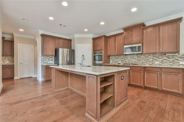 580 La Perla Drive, Sugar Hill, GA 30518